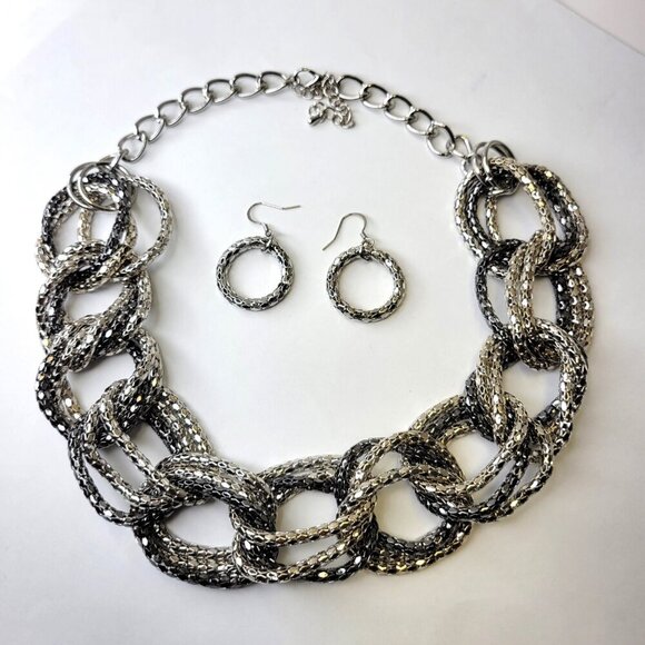 Chunky Silver Tone Choker Chain Link Necklace and Earrings Set - Picture 11 of 13